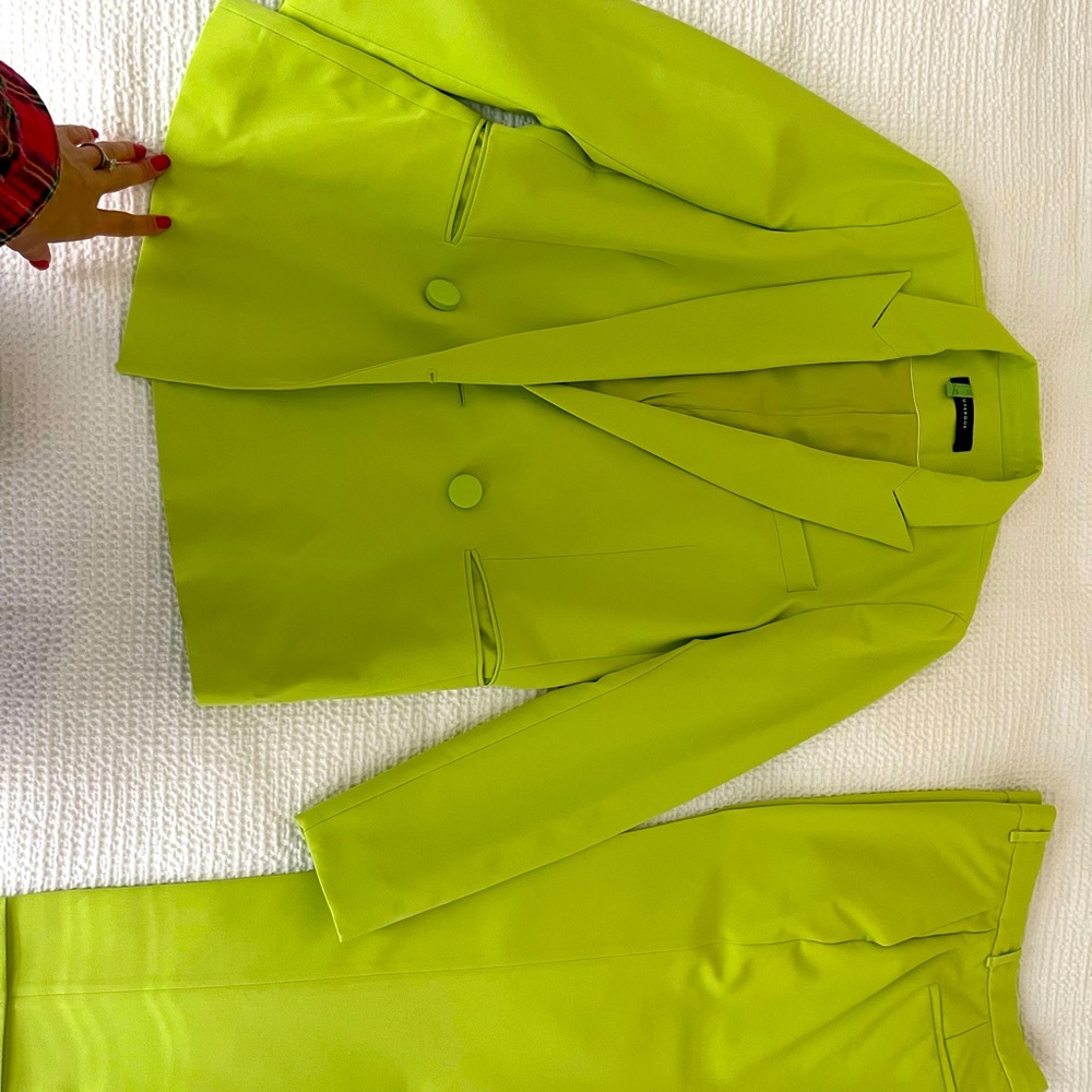 Beautiful authentic suit from European luxury brand Uterque.